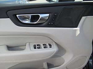 Volvo  B4 Diesel Plus Dark Automatik