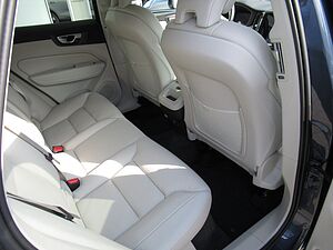 Volvo  B4 Diesel Plus Dark Automatik