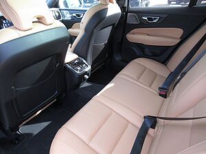 Volvo  B4 Benzin Ultra Dark Automatik