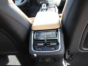 Volvo  B4 Benzin Ultra Dark Automatik