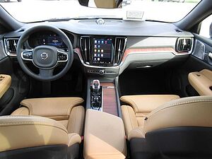 Volvo  B4 Benzin Ultra Dark Automatik