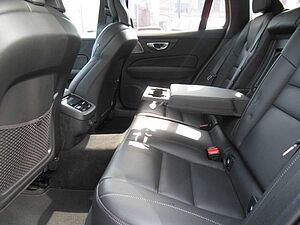 Volvo  B4 Benzin Ultra Dark Automatik