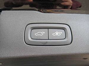 Volvo  B4 Benzin Ultra Dark Automatik