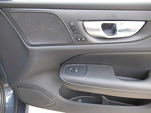 Volvo  B4 Benzin Plus Dark Automatik