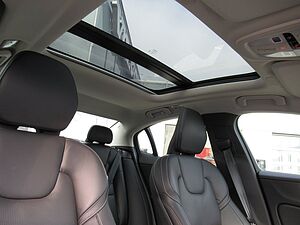 Volvo  B4 Benzin Plus Dark Automatik
