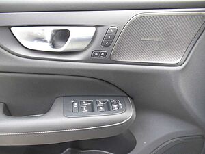 Volvo  B4 Benzin Plus Dark Automatik