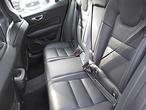 Volvo  B4 Benzin Plus Dark Automatik