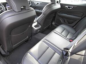 Volvo  B4 Benzin Plus Dark Automatik