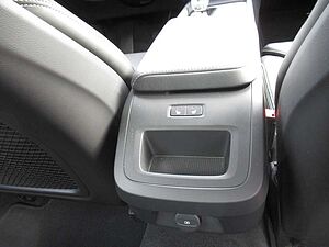Volvo  B4 Benzin Plus Dark Automatik