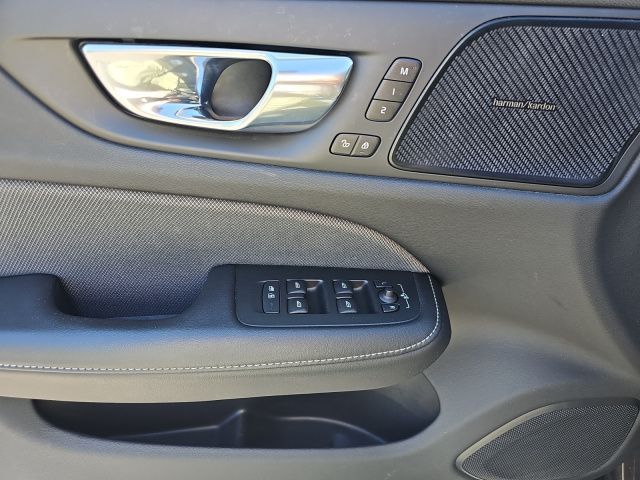 Volvo  T6 AWD Plug-in R Design NAVI LED 19LM PANO
