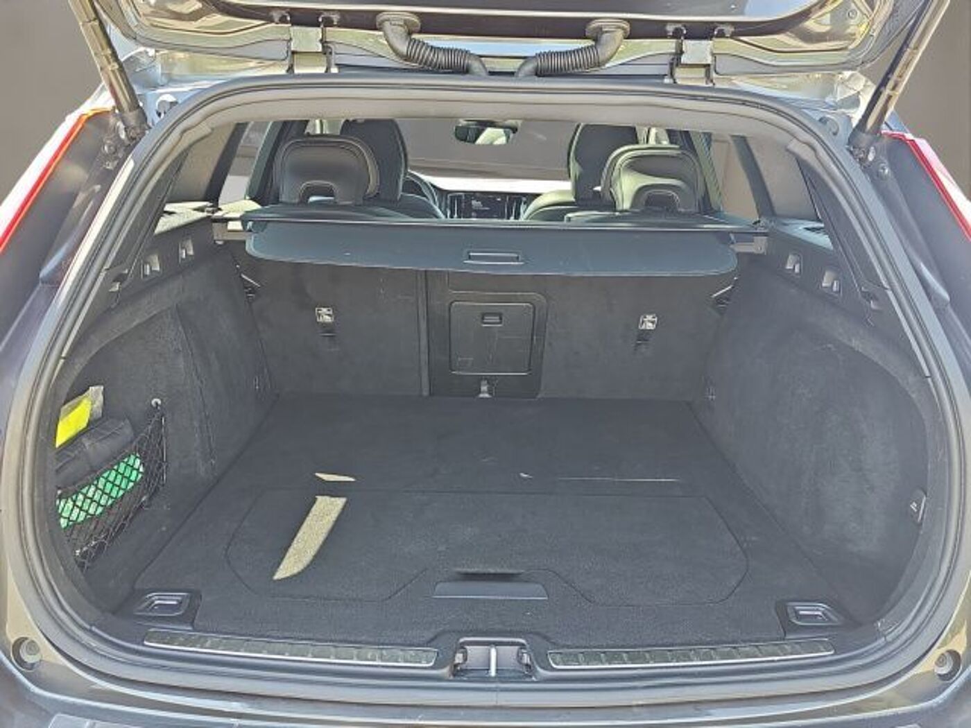 Volvo  T6 AWD Plug-in R Design NAVI LED 19LM PANO