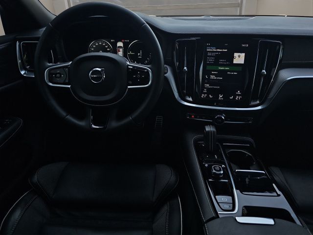 Volvo  T6 AWD Plug-in R Design NAVI LED 19LM PANO