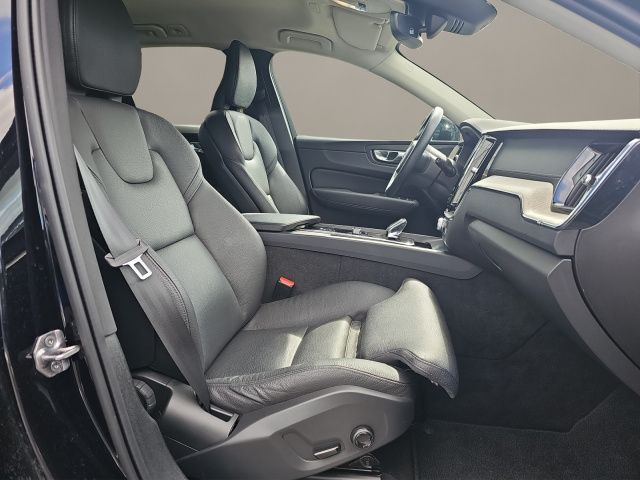 Volvo  B4 INSCRIPTION NAVI LED 20LM HARMAN KARDON