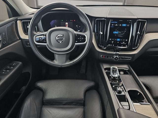 Volvo  B4 INSCRIPTION NAVI LED 20LM HARMAN KARDON