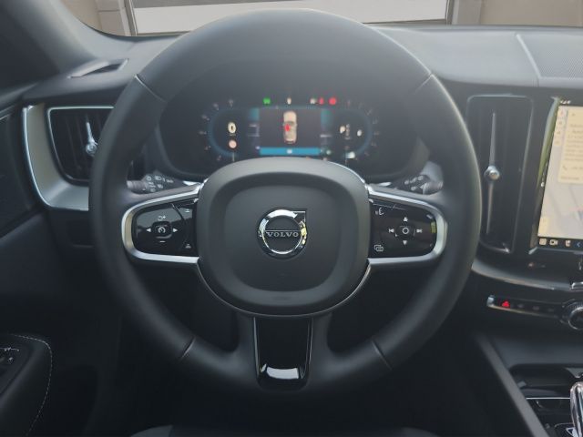 Volvo  B4 Plus Dark NAVI LED 20LM H&K SITZH FSH