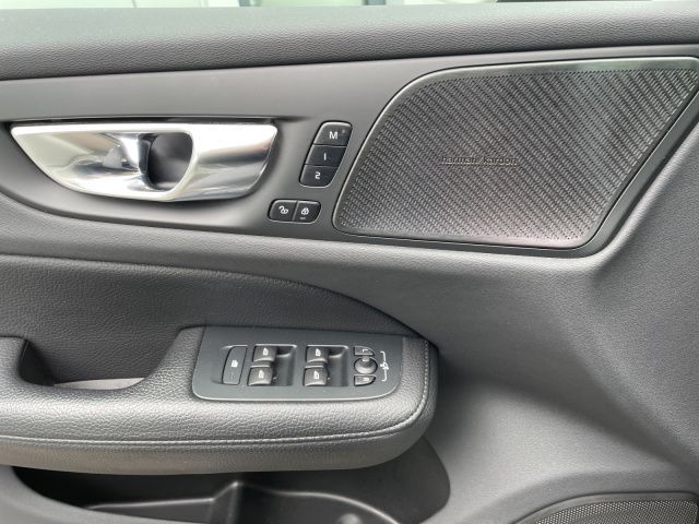 Volvo  B4 AWD Cross Country Pro AHK LED NAVI H&K