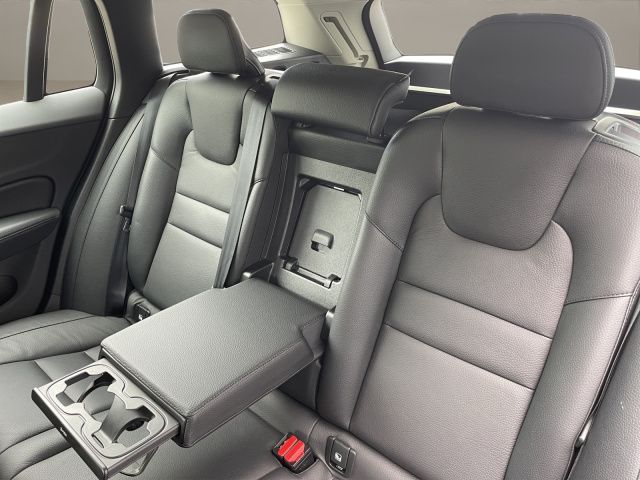 Volvo  B4 AWD Cross Country Pro AHK LED NAVI H&K