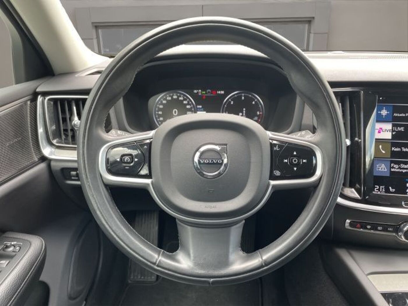 Volvo  B4 AWD Cross Country Pro AHK LED NAVI H&K