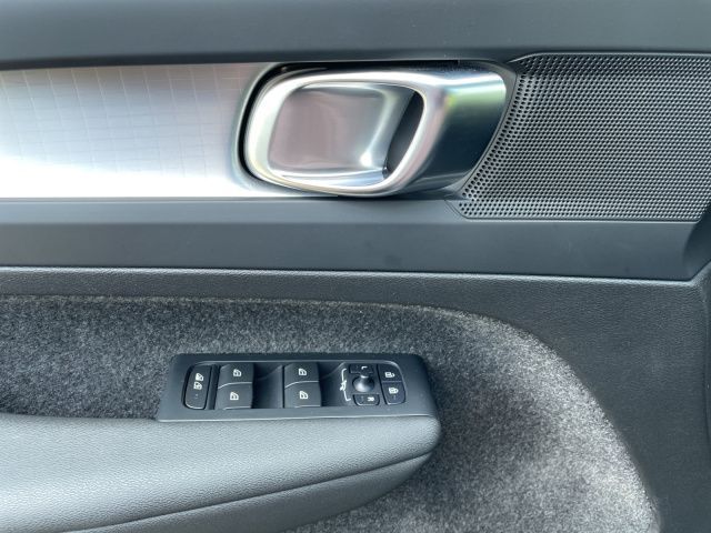 Volvo  Core B3 Mild Hybrid NAVI LED 18LM GJR