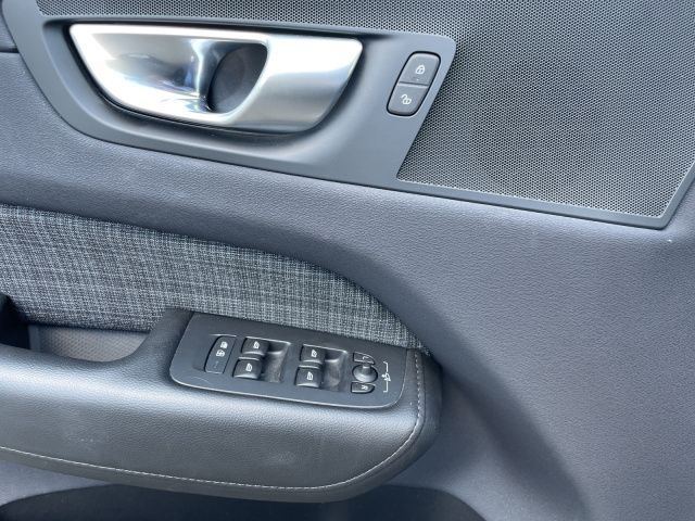 Volvo  B4 Essential NAVI LED LED WINTER PAKET 18LM