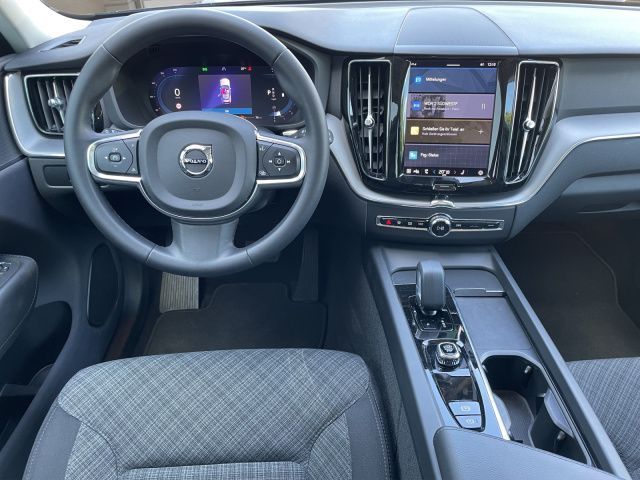 Volvo  B4 Essential NAVI LED LED WINTER PAKET 18LM