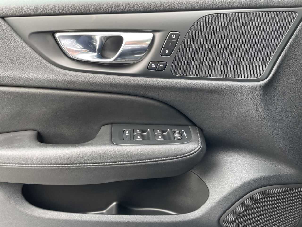 Volvo  T6 AWD Recharge Plus Dark 360° LED