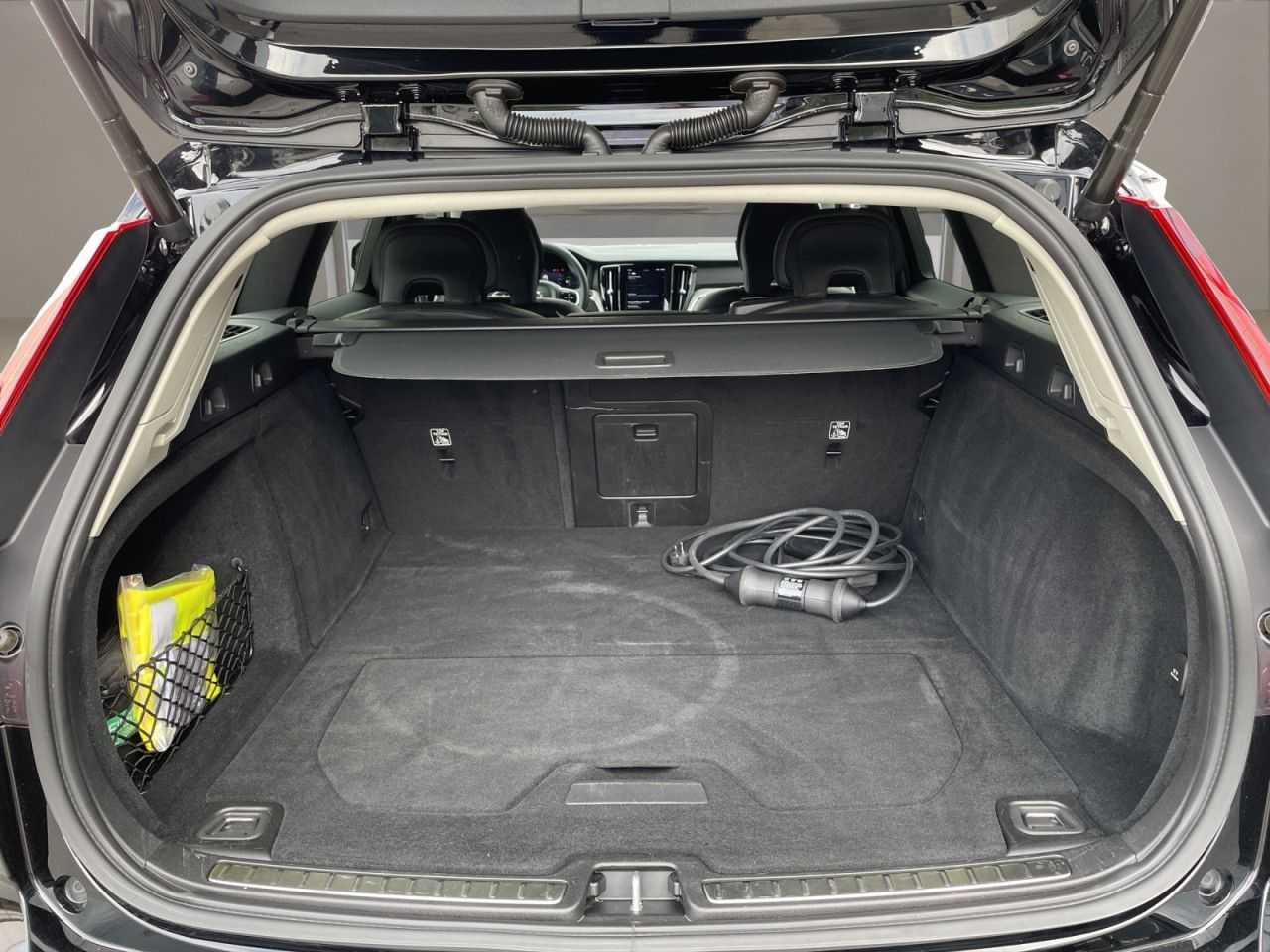 Volvo  T6 AWD Recharge Plus Dark 360° LED