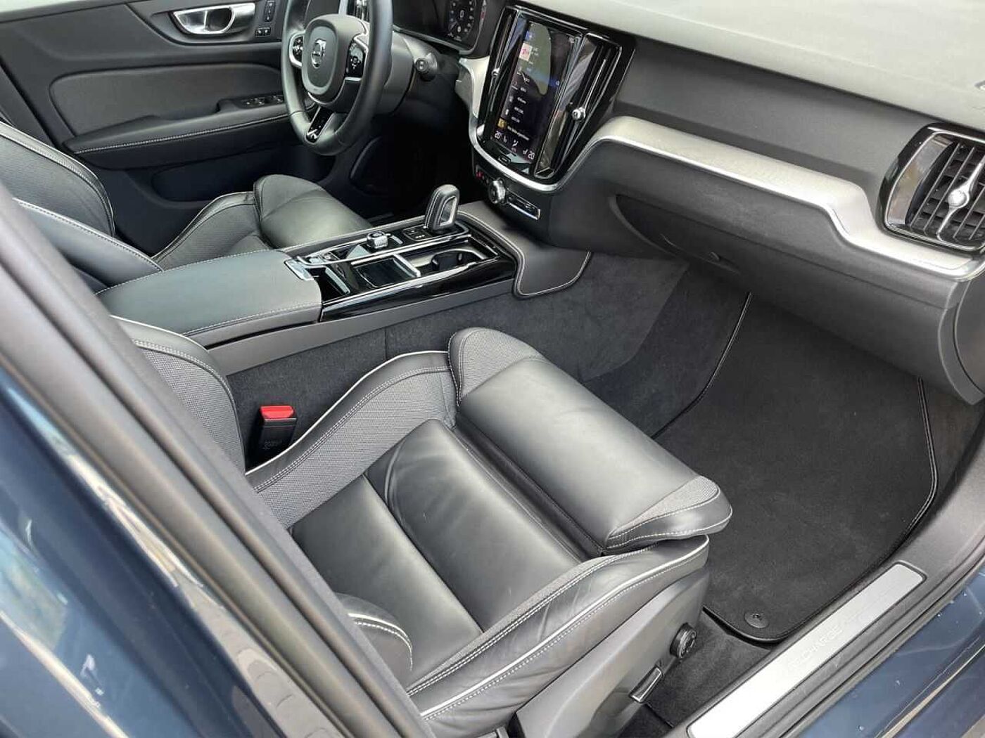 Volvo  T8 AWD R-DESIGN AHK NAVI LED WINTER PAKET