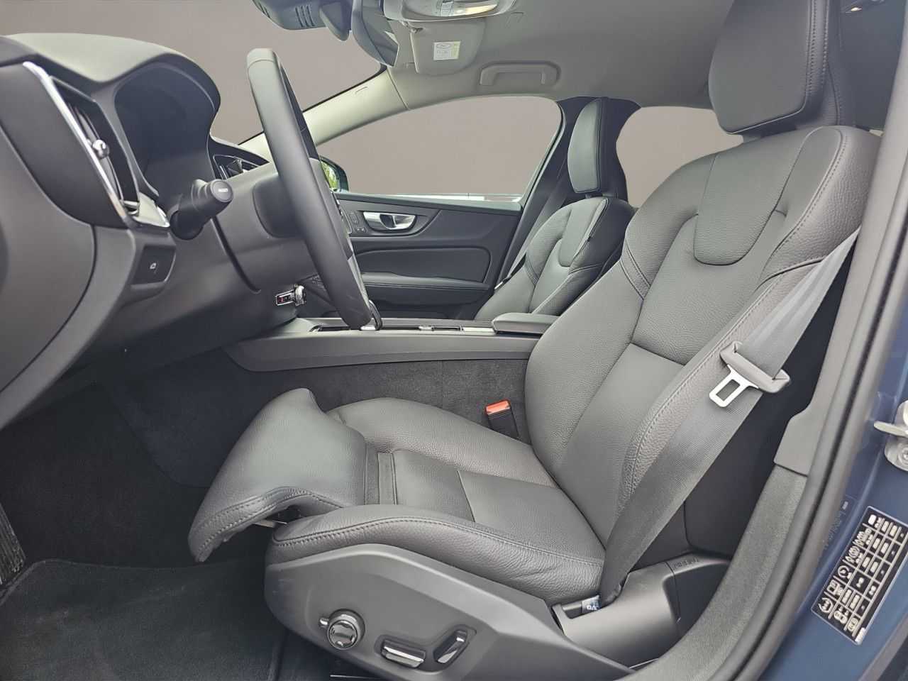 Volvo  B4 D Plus Dark ACC Navi Harman Kardon LED