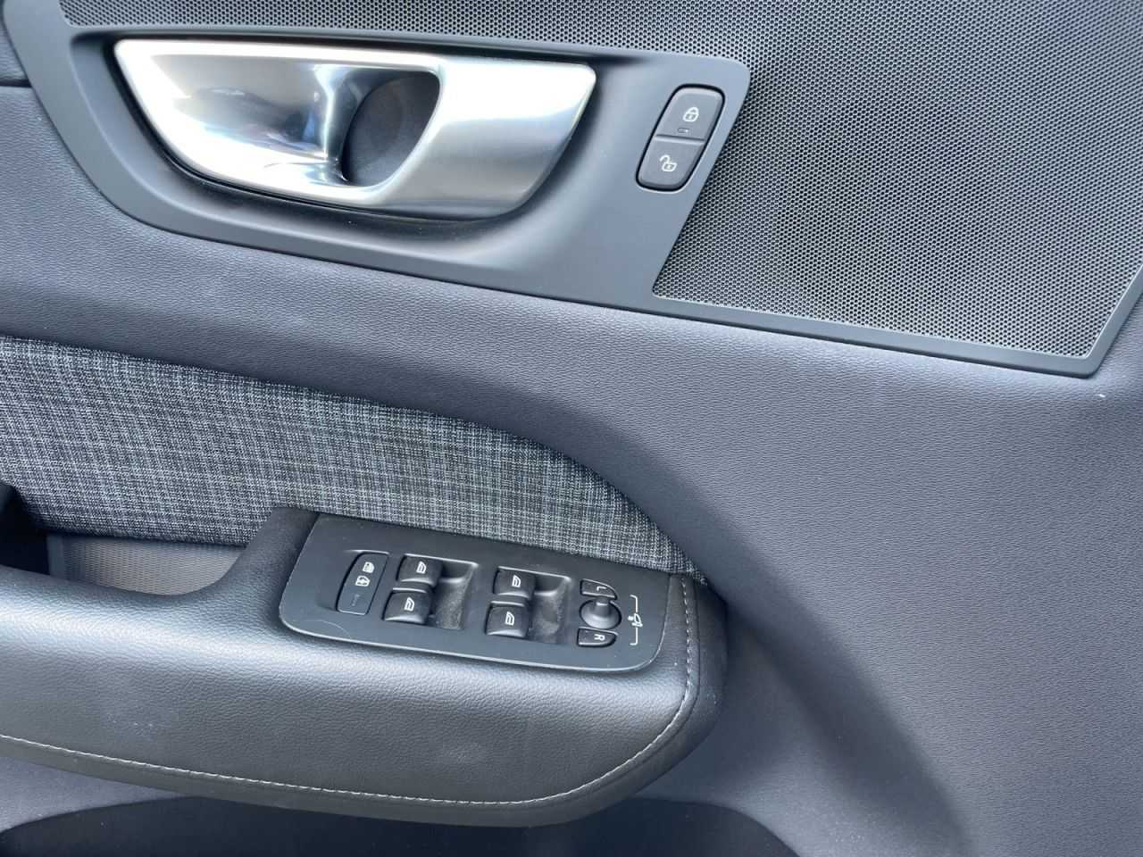Volvo  B4 Essential NAVI LED LED WINTER PAKET 18LM