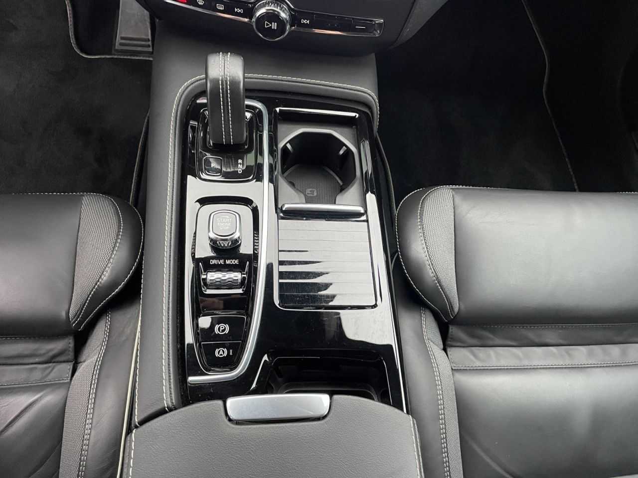 Volvo  T6 RECHARGE R-DESIGN NAVI LED 360° ACC H&K
