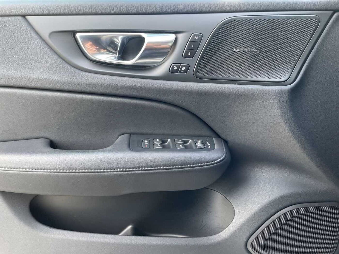Volvo  T6 Twin Engine AWD PLUS Bright LED DAB H&K