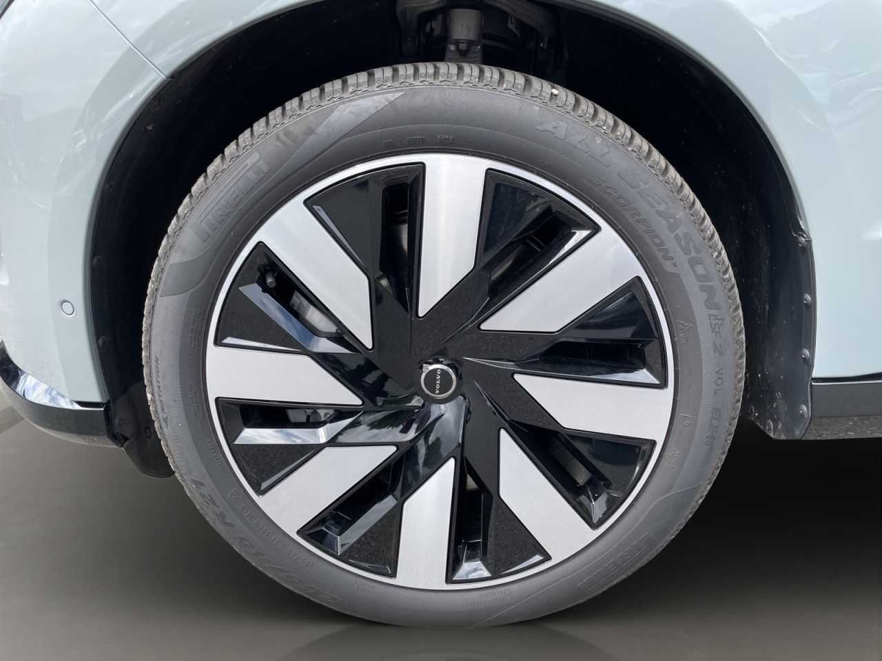 Volvo  Ultra Twin Motor 7 AHK LUFT LED 21LM NAVI