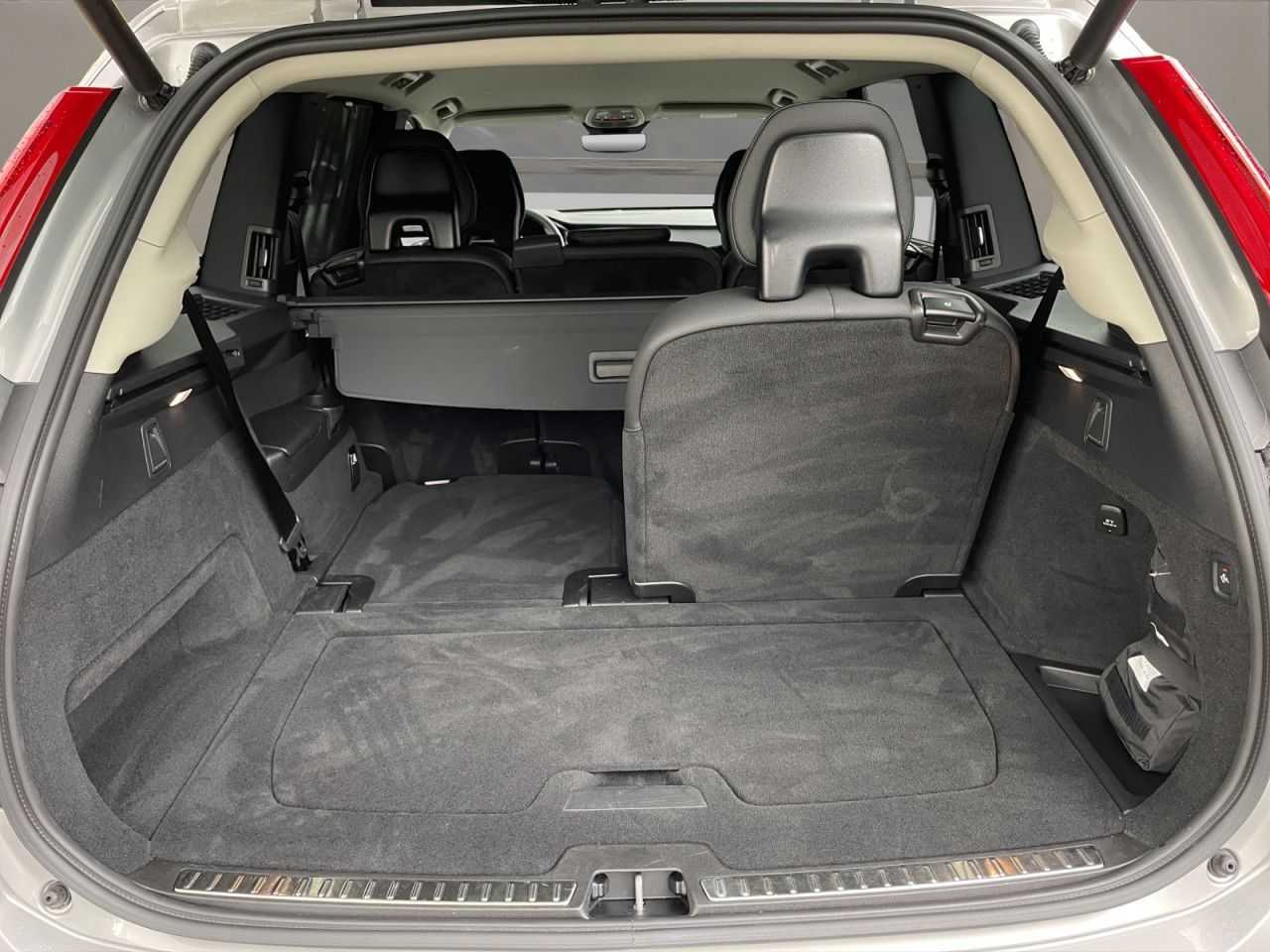 Volvo  T8 AWD Plug-in Plus Dark 7S AHK NAVI