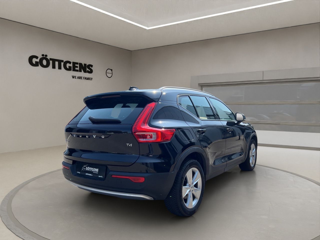 Volvo  T4 Momentum PRO NAVI LED H&K KMERA 18LM