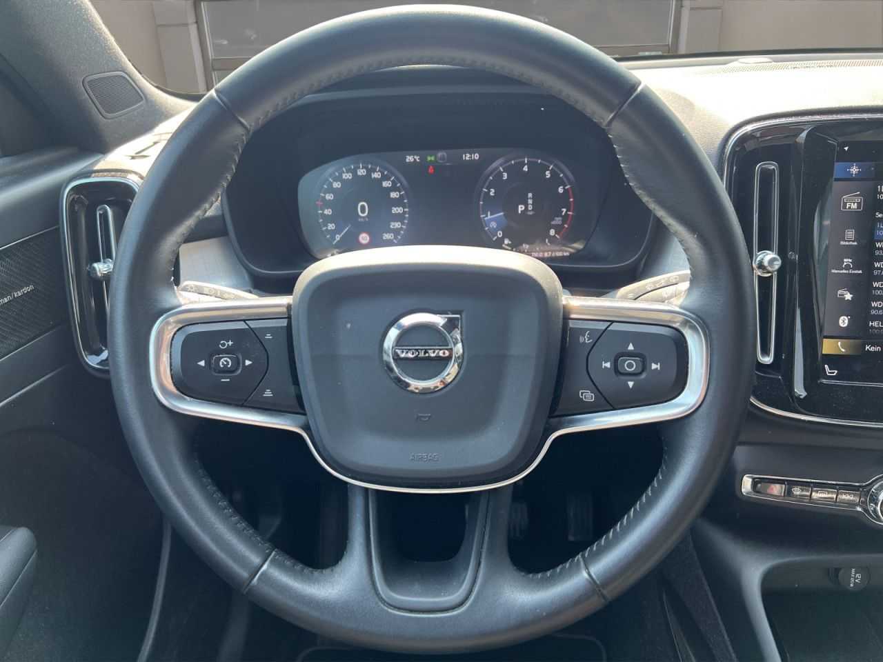 Volvo  T4 Momentum PRO NAVI LED H&K KMERA 18LM
