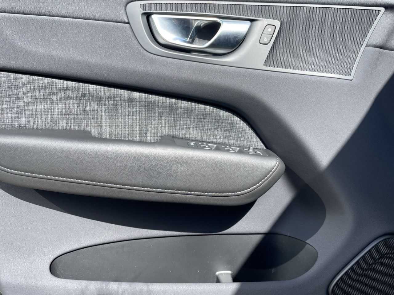 Volvo  B4 Essential NAVI LED 18LM WINTER-PAKET