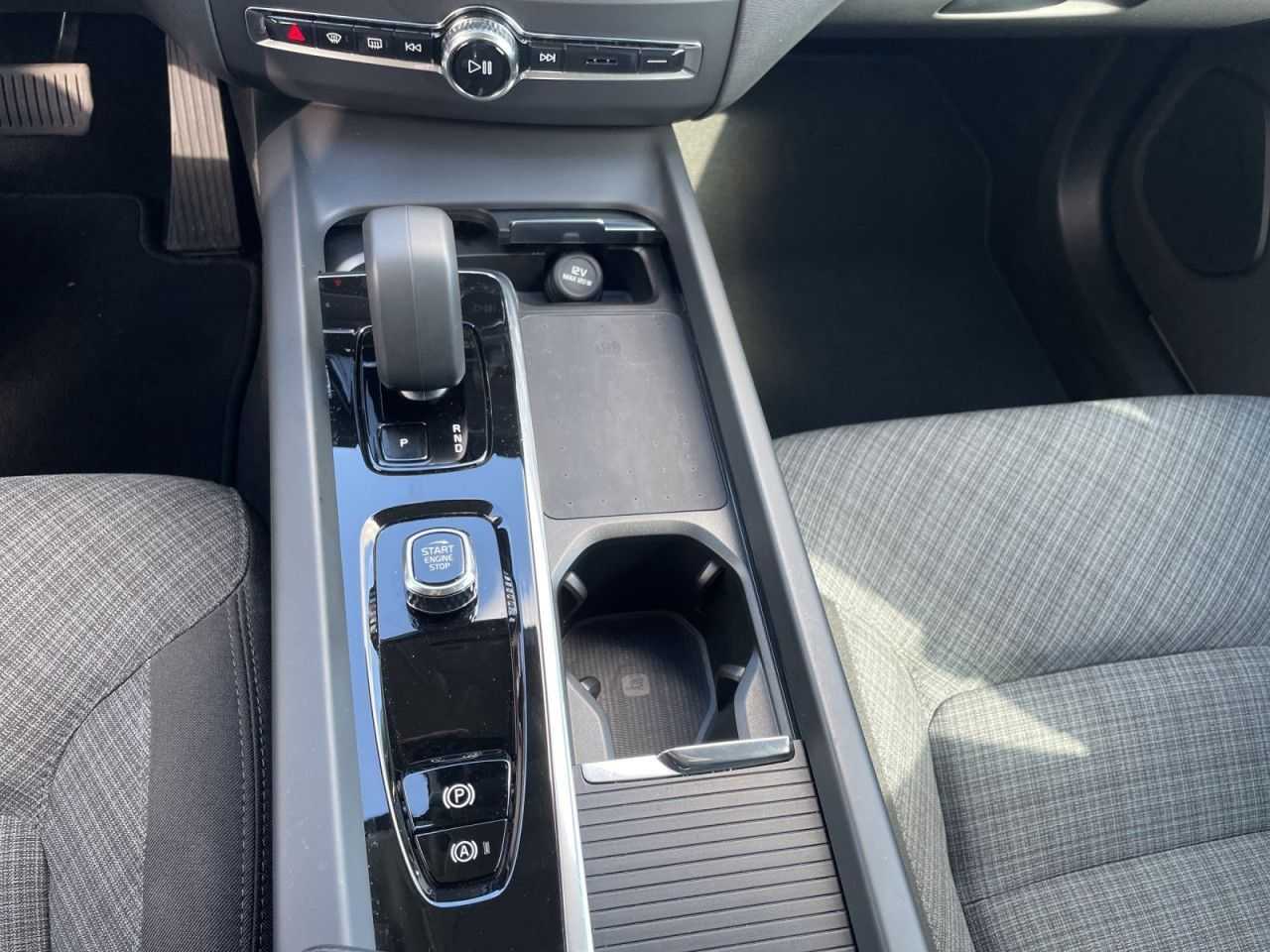 Volvo  B4 Essential NAVI LED 18LM WINTER-PAKET