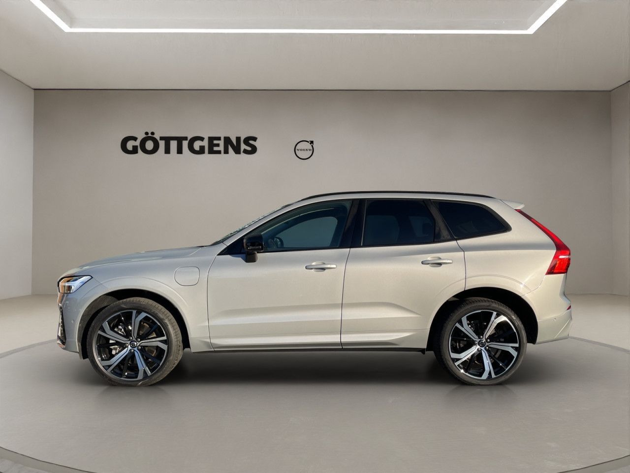 Volvo  T8 AWD Ultra Dark LUFT AHK MASSAGE 21LM