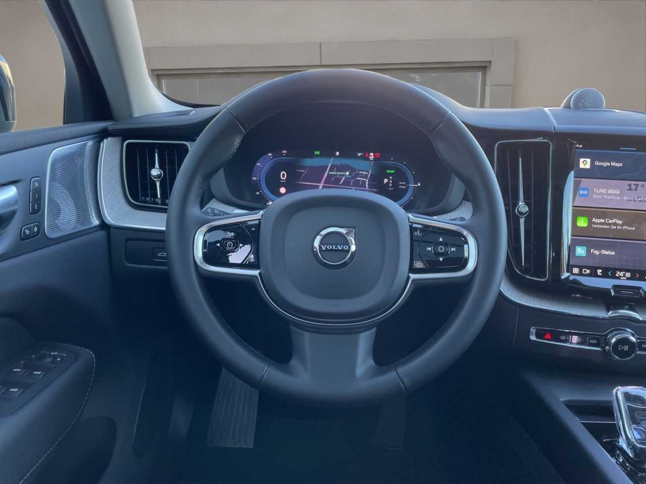 Volvo  T8 AWD Ultra Dark LUFT AHK MASSAGE 21LM