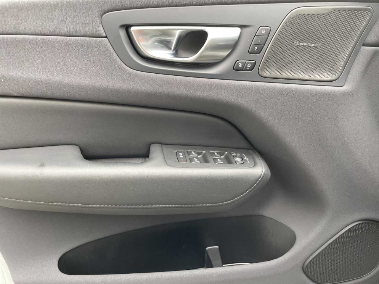 Volvo  T6 AWD Plus Dark BUSINESS LED