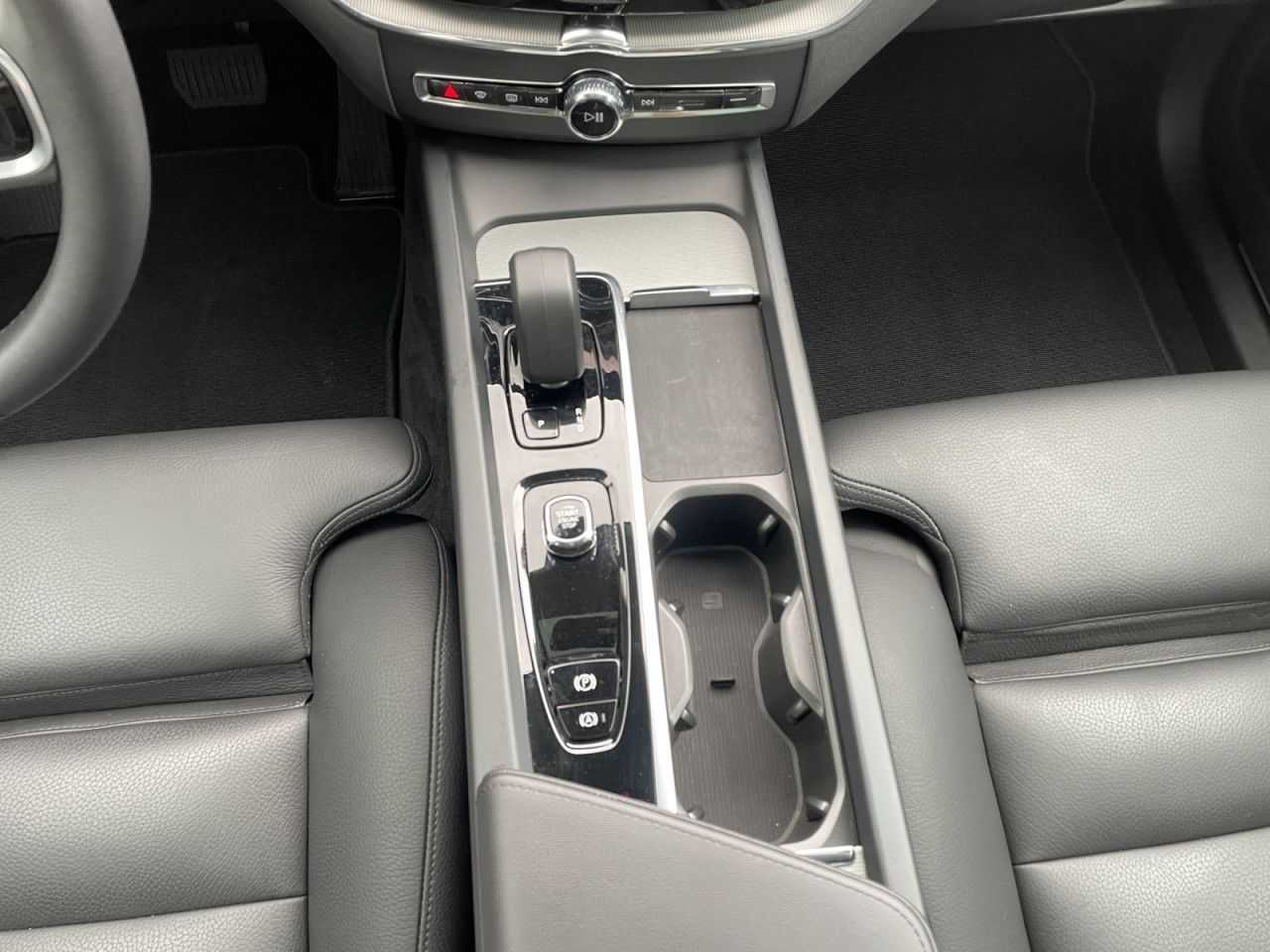 Volvo  T6 AWD Plus Dark BUSINESS LED