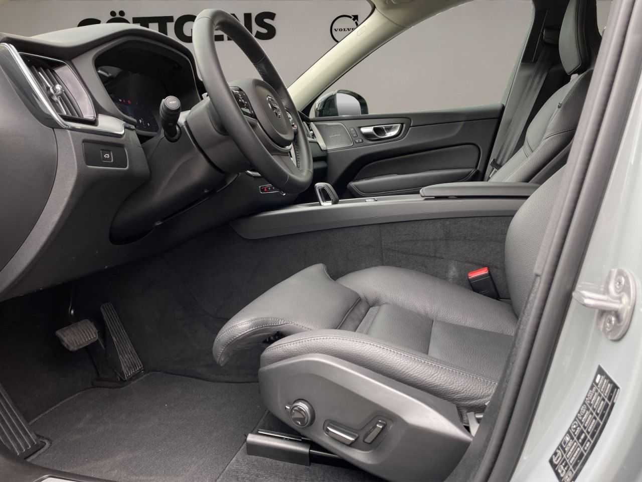 Volvo  B5 AWD Plus Dark AHK LED NAVI 19LM GJR