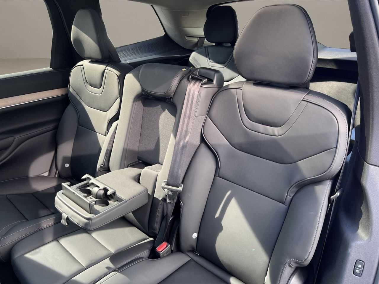 Volvo  Twin Motor AWD Ultra 7SITZ LED PANO 21LM