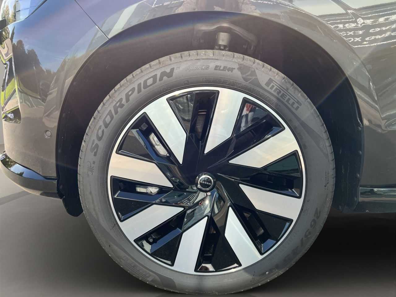 Volvo  Twin Motor AWD Ultra 7SITZ LED PANO 21LM