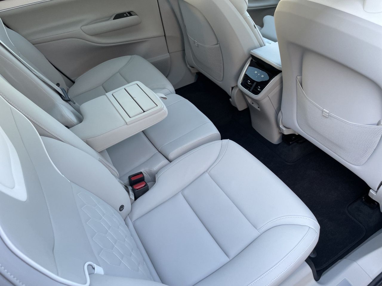 Volvo  Twin Motor AWD Ultra 7SITZ AHK 22LM MASSAGE