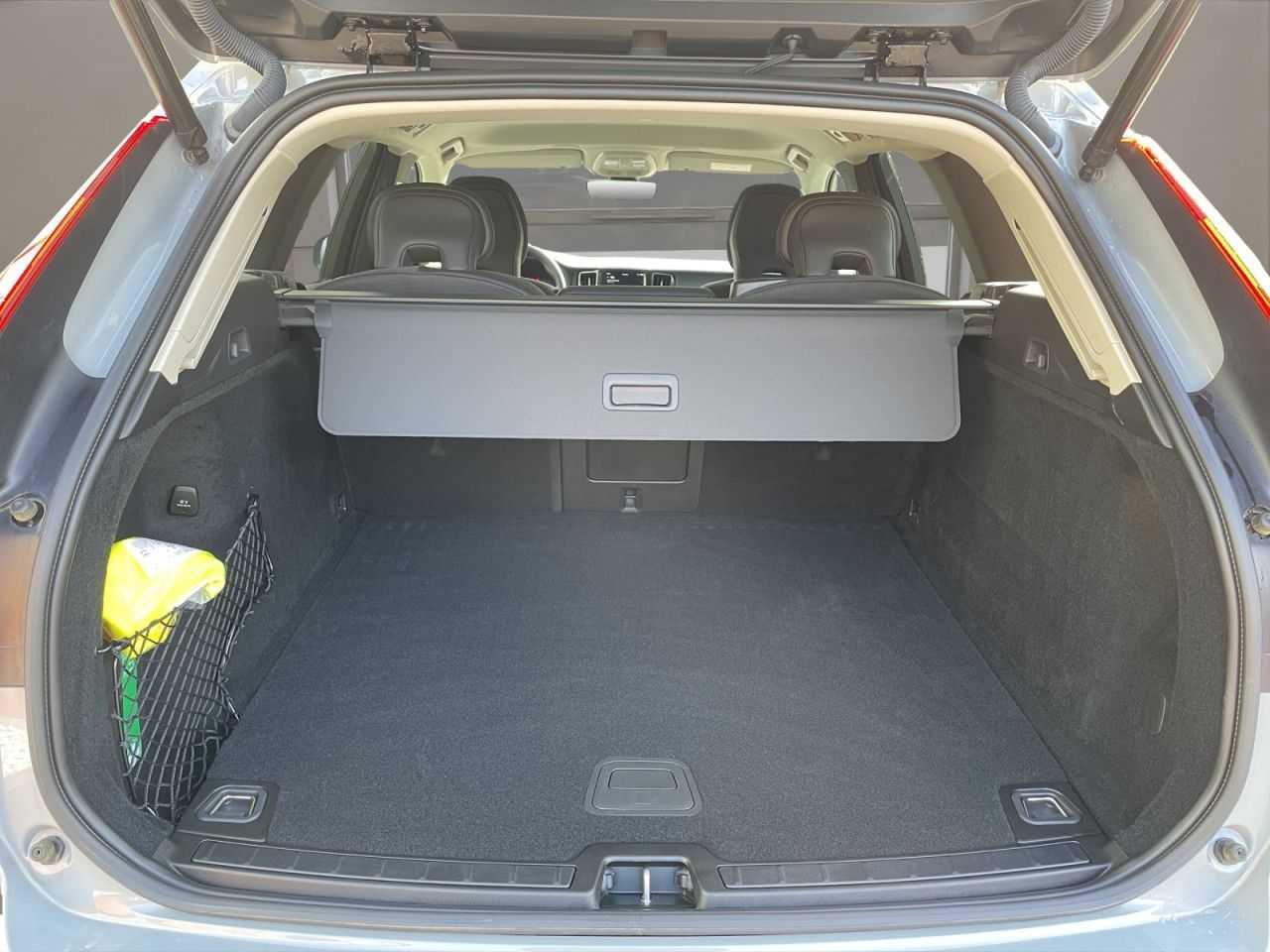 Volvo  B4 Core NAVI LED 19LM WINTER PAKET SITZH