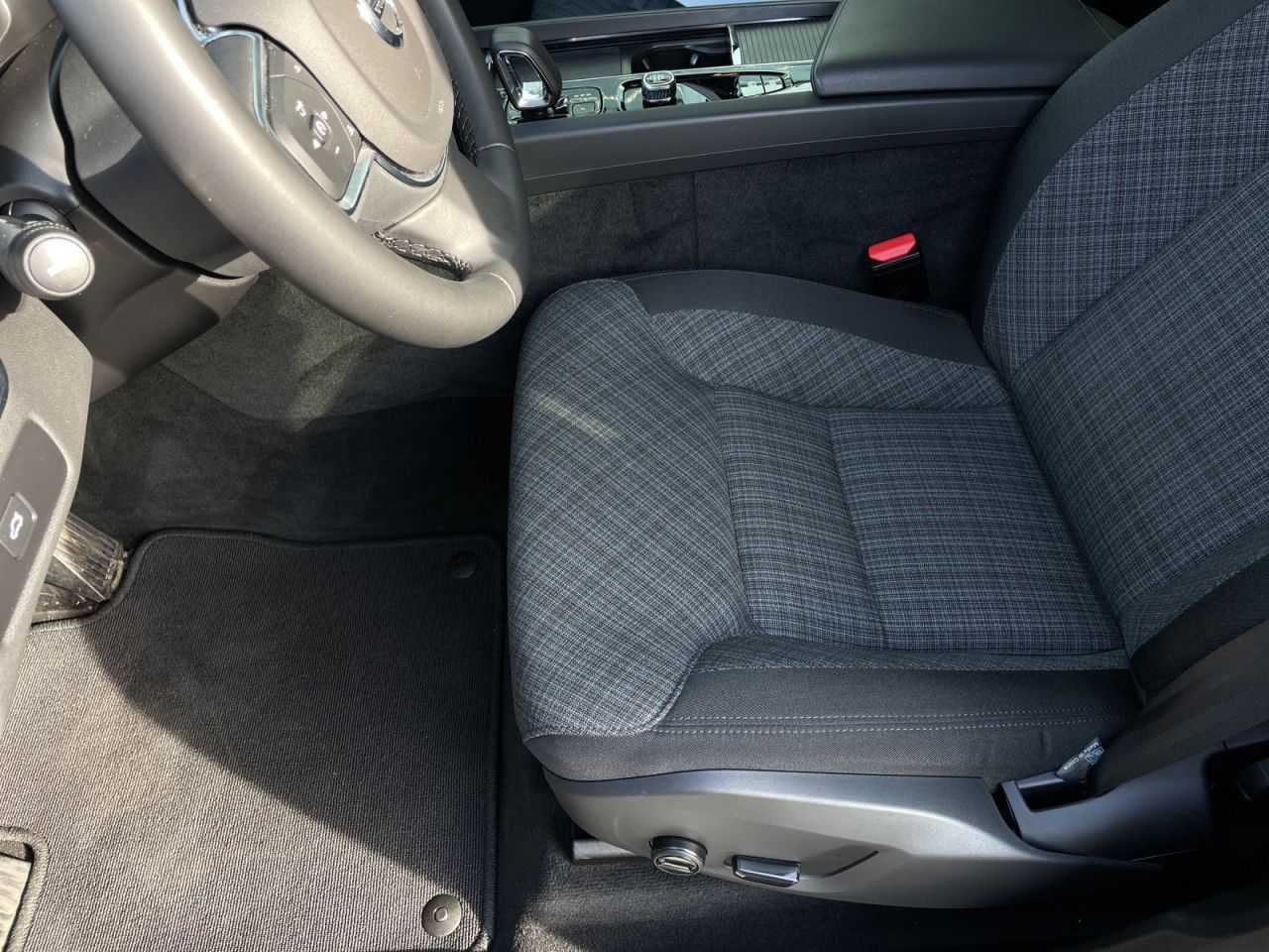 Volvo  B4 Core NAVI LED 19LM WINTER PAKET SITZH