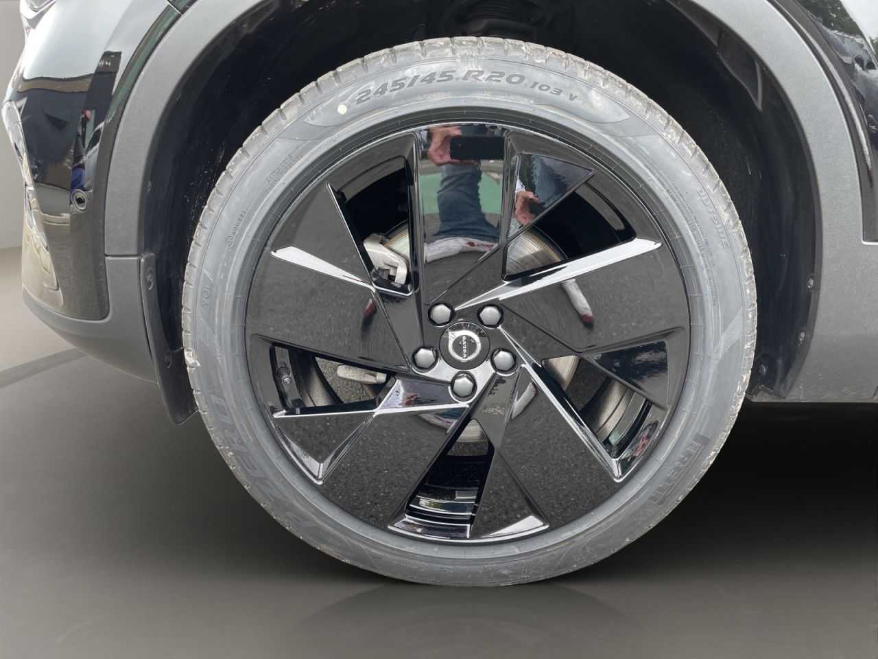 Volvo  B3 Ultra Black Edition AHK BUSINESS 360°