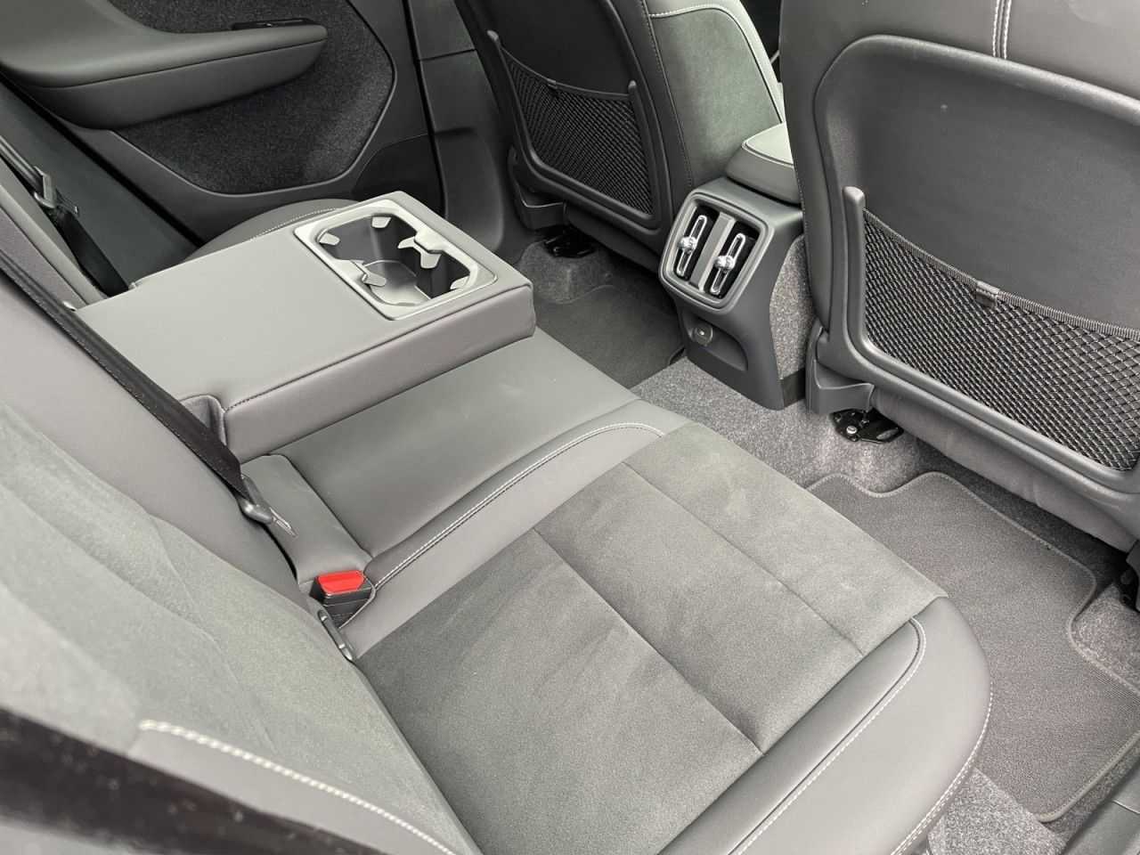 Volvo  B3 Ultra Black Edition AHK BUSINESS 360°